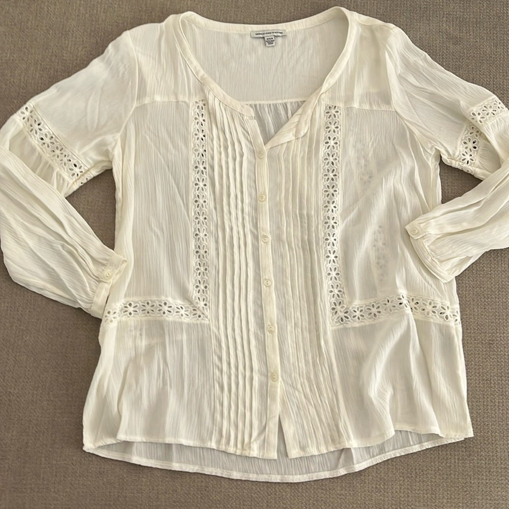 American Eagle White Lace Pintuck Button Blouse Sz M